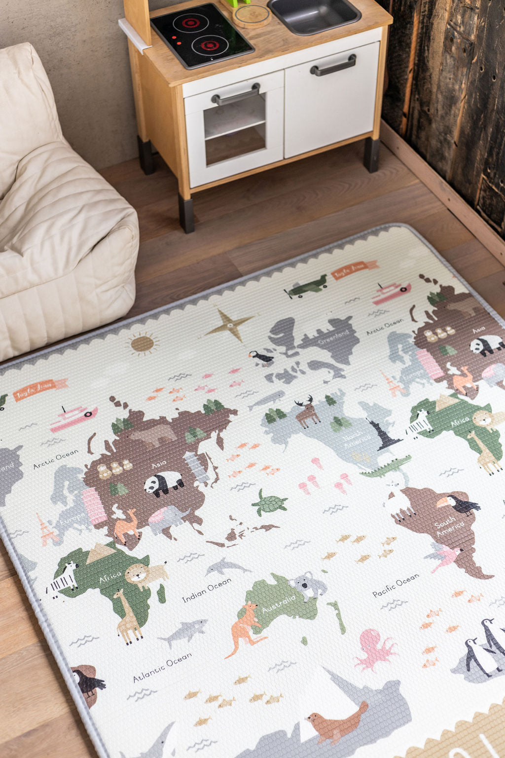 World map and alphabet play mat (Medium size)