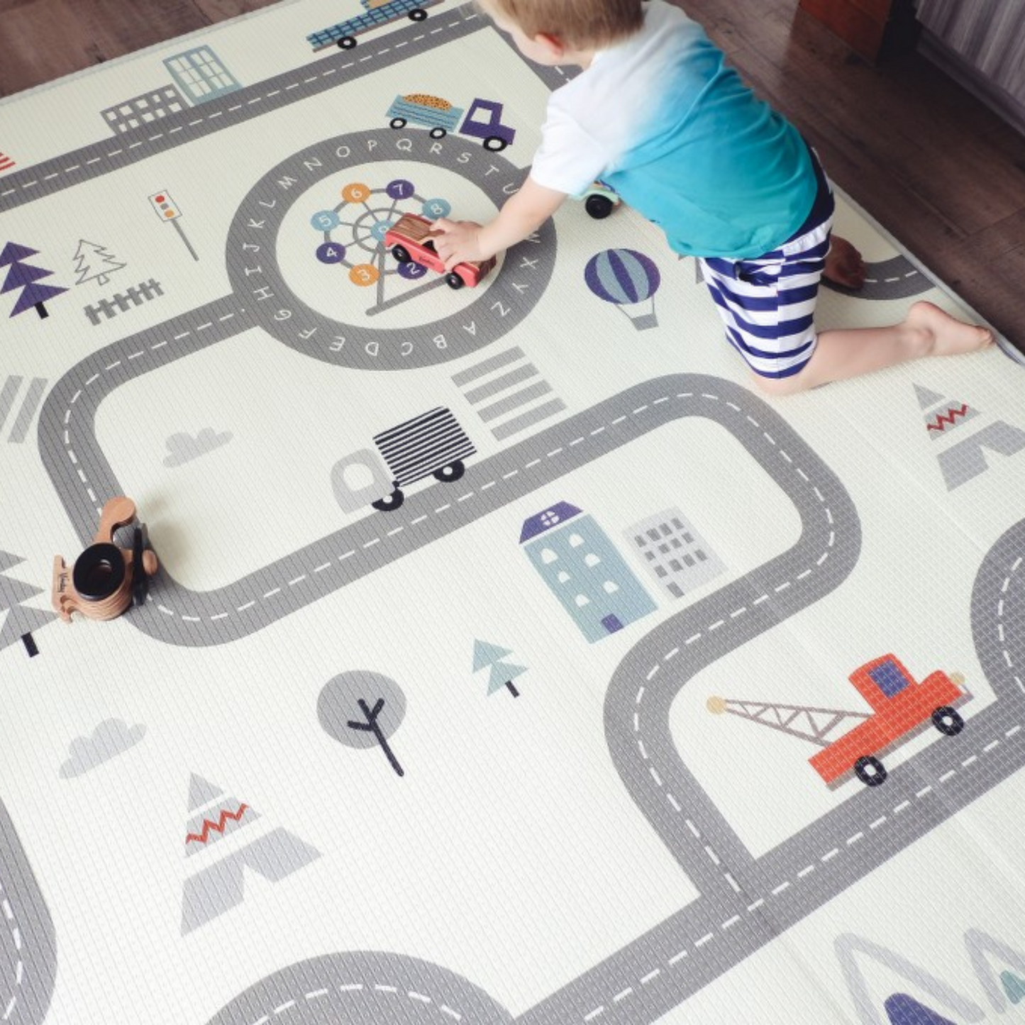 Hot air balloons and car track play mat (Beige edging)